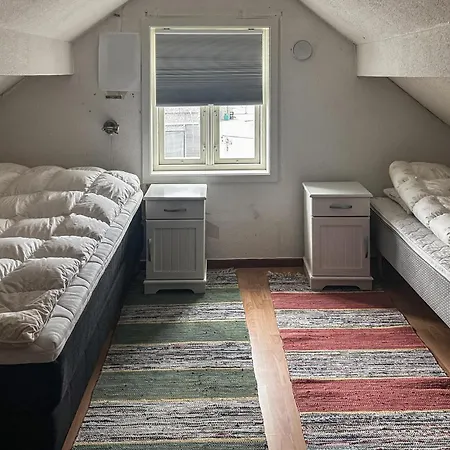2 Bedroom Stunning In *