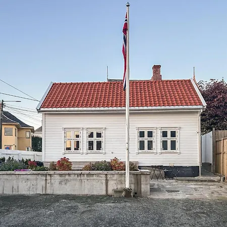 2 Bedroom Stunning In *